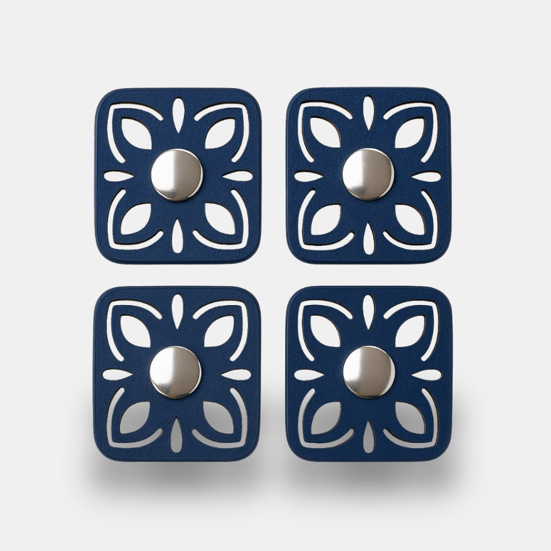 Eine Amalfi Kachel in dunkelblau aus Leder.