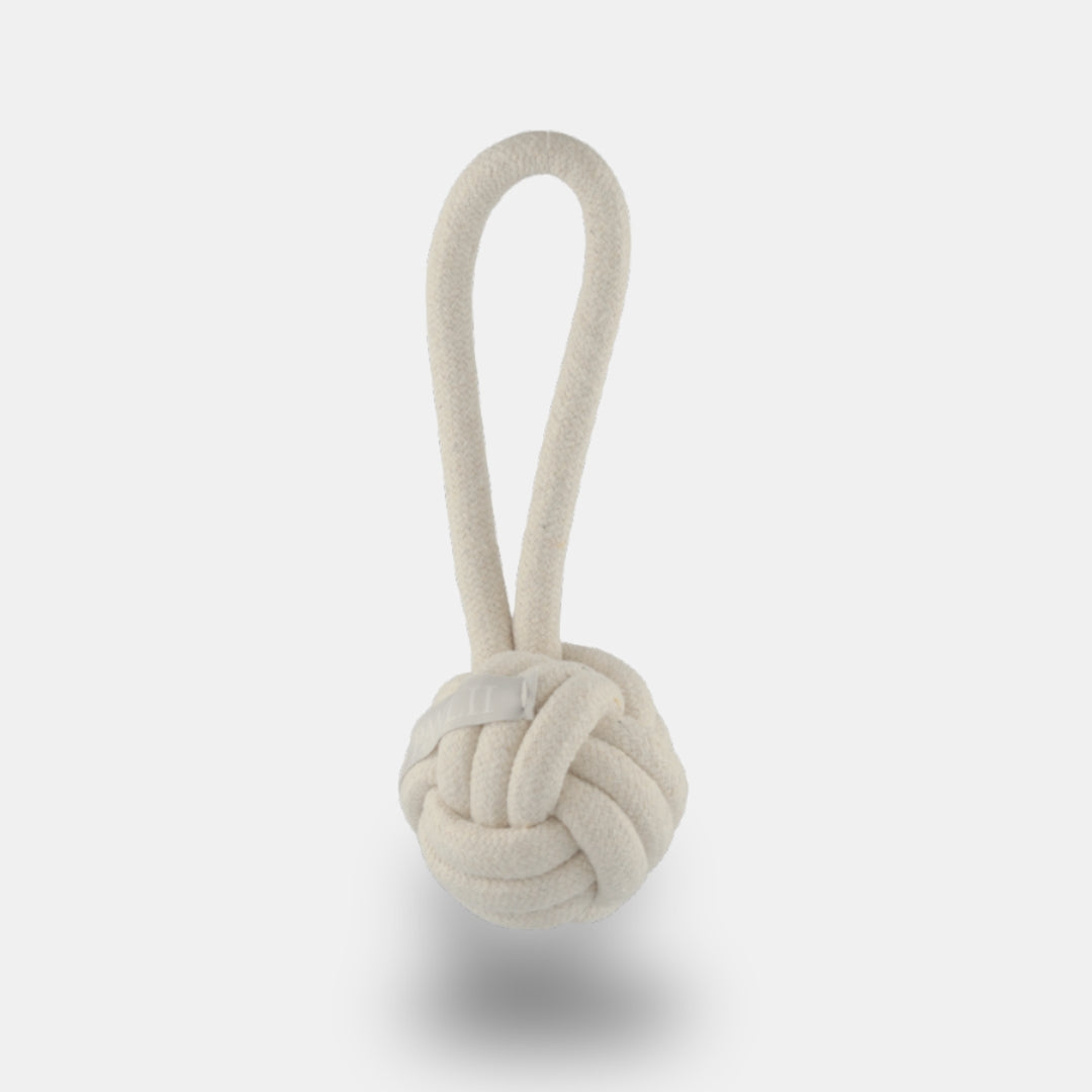 Kauspielzeug aus Baumwolle in Form eines Balls in der Farbe sand.