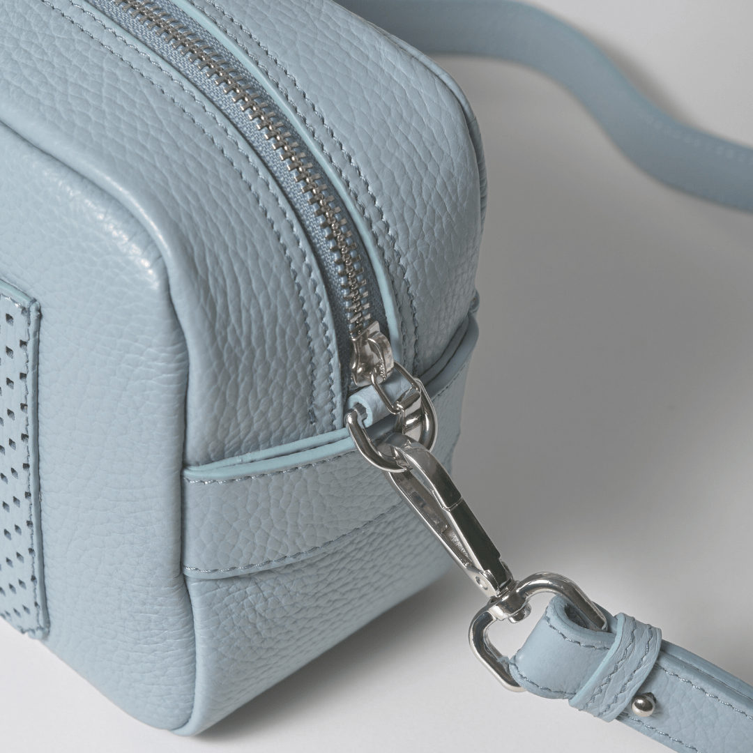 Gassitasche Cross-Body  | Puderblaues Leder